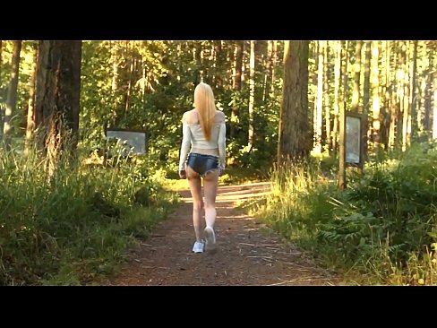 ❤️ Schöne Frau bewegt sich langsam, nicht nackt Video Porno bei de.oldsex.ru ❌️❤